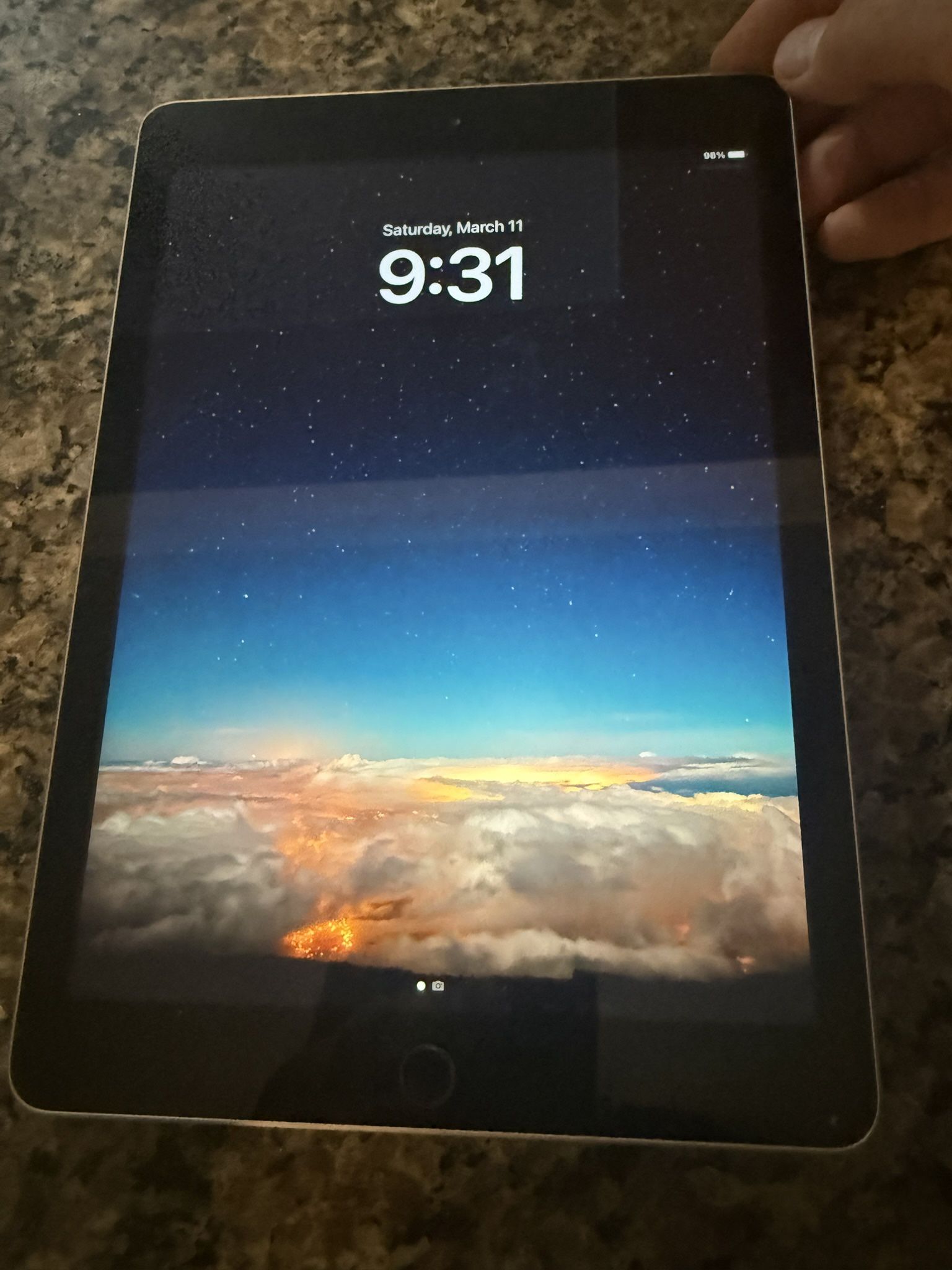 iPad 5th Generation 32Gb A1822 Used Unlocked WIFI $70