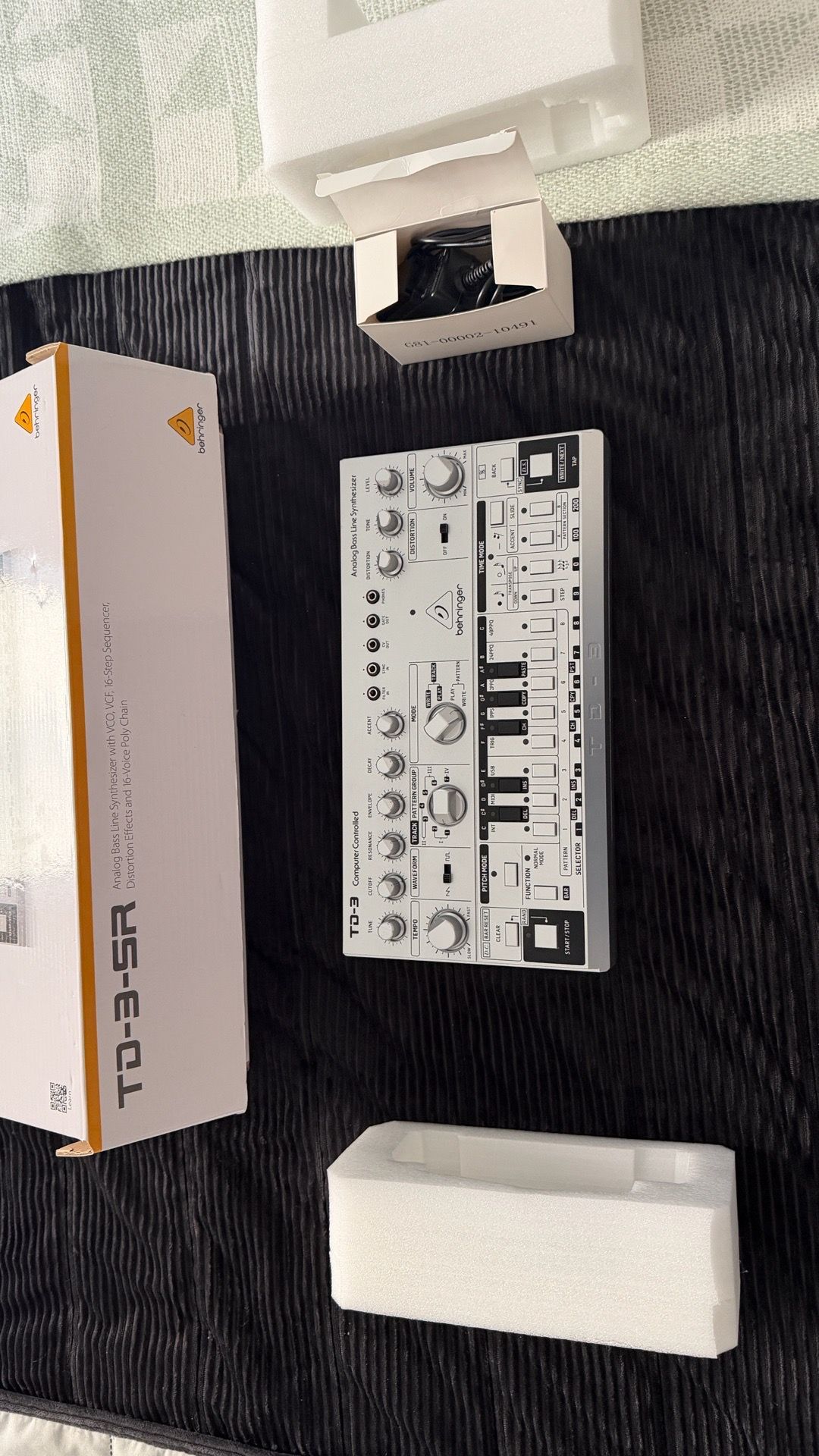 Behringer TD-3-SR Roland 303 clone