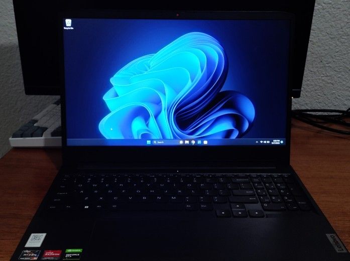Lenovo Ideapad Gaming 3 Laptop Ryzen 5 5600h GTX 1650 8GB RAM (7.36 usable) 256GB NVME SSD