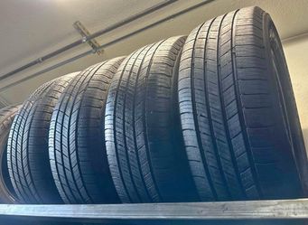 195/65/15 Michelin set de Tires. Con 80% de Vida las 4