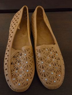 Tan Floral Cutout Jelly/ PVC Loafers