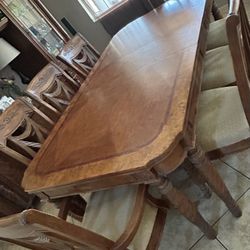 EXTENDABLE TABLE WITH 8 CHAIRS