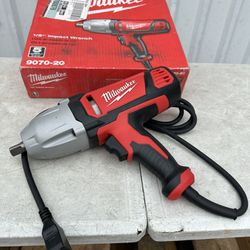 Milwaukee 1/2 in. Impact Wrench with Rocker Switch and Detent Pin Socket Retention NEW $145