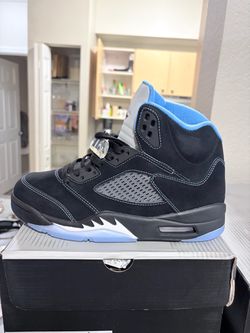 Air Jordan  Black University Blue ( sizes 8.5-12)