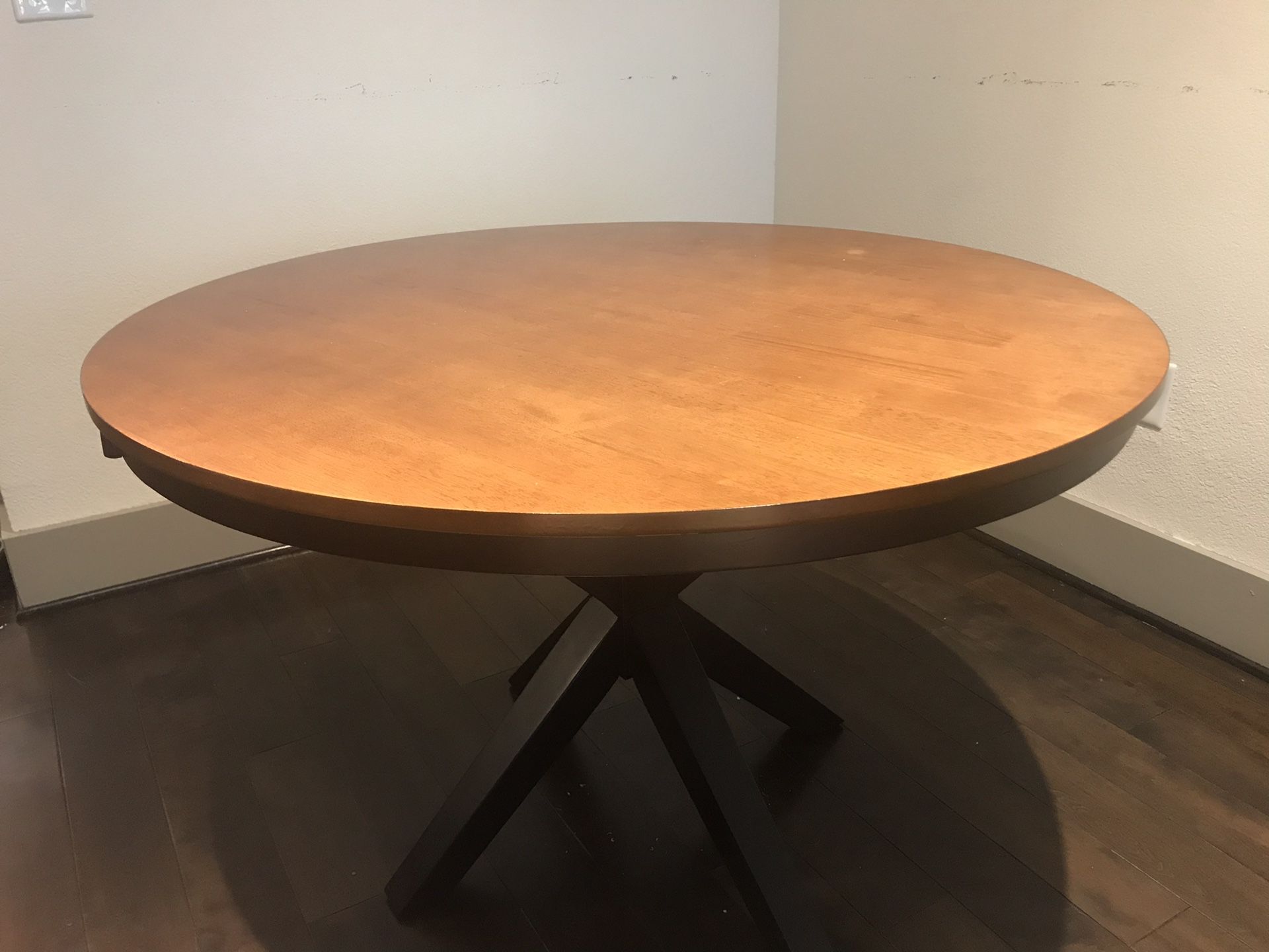 Nebraska Furniture Mart Dining Table w/4 Chairs for Sale in Dallas, TX