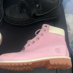 WOMENS SHOES TIMBERLAND AND NIKE 