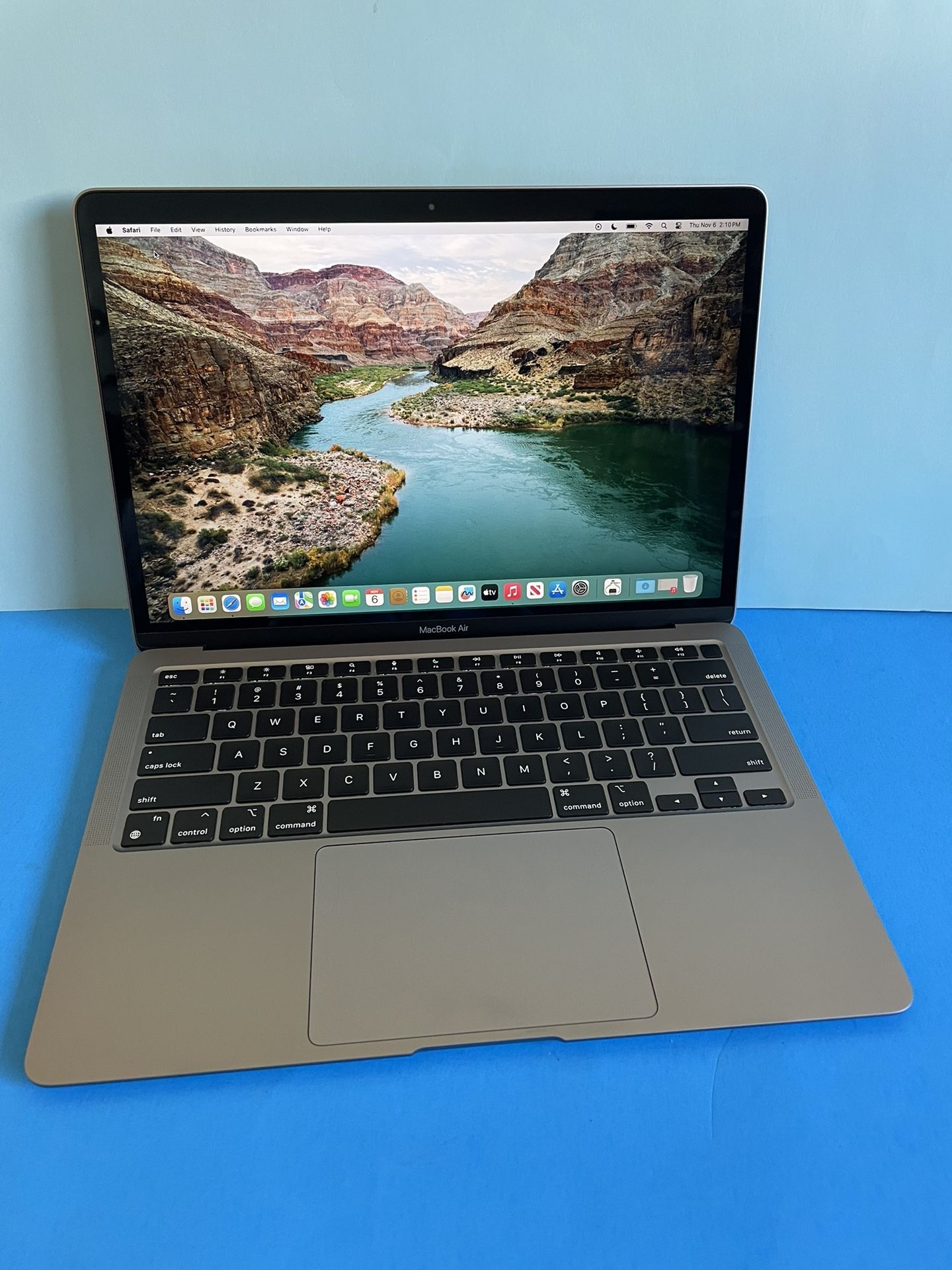 Apple MacBook Air 13 (2020 Model/ M1 chip) 8GB Memory 128GB storage works perfect (85% + battery)