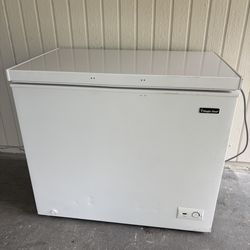 Magic chef white freezer