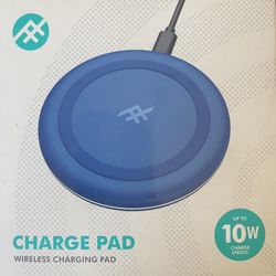 Zagg Universal Wireless Charging Pad up to 10W Charge Speed in Blue New In Box