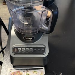 Ninja food processor / Nutrí Bullet & More