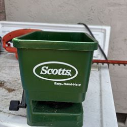 Fertilizer Spreder