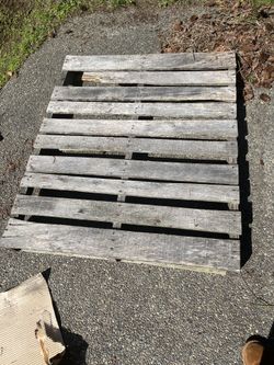 Free Pallet Must Pick Up