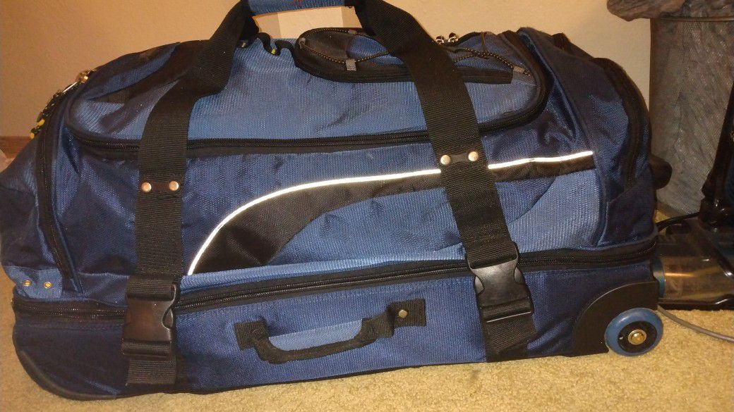 Ricardo Beverly Hills Essentials 30inch Two Compartment Rolling Duffle Bag