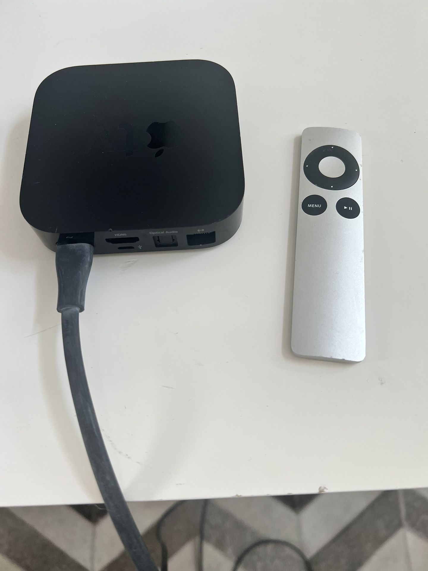 Apple TV + Remote