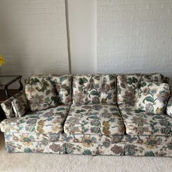 Great Condition Couch, Like New And So Comfy