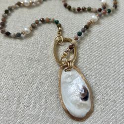 Natural Oyster Shell and Alashan Agate Necklace