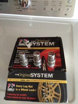 Gorilla lug nuts and lock