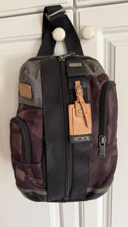 Tumi Higgins Sling Bag With Adjustable Strap, Camo Print, Preowned, Great Shape