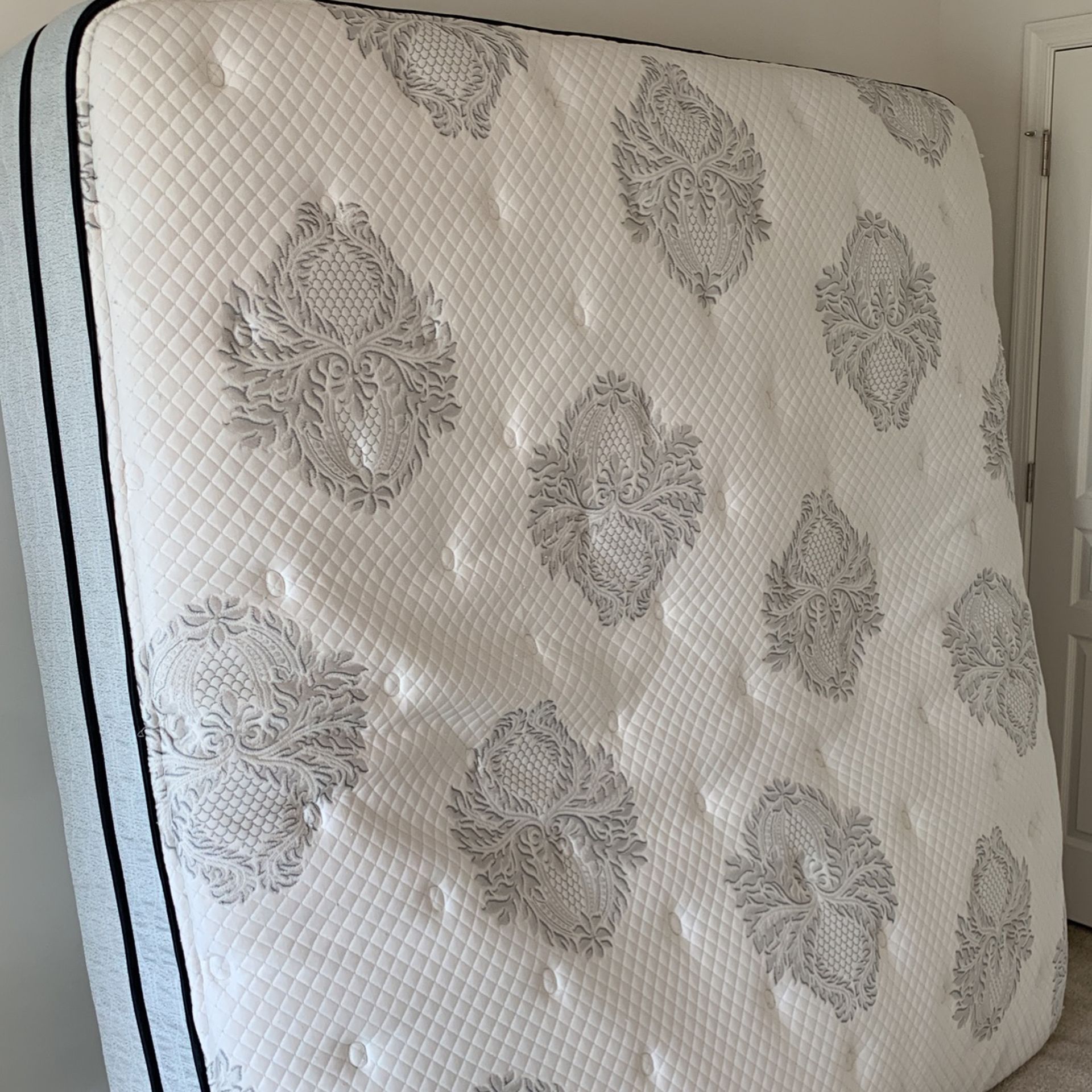 Emerald Sleep Systems King Size Mattress *Can Deliver*