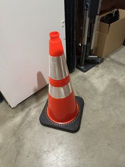 Traffic Cone with Reflective Collars, 28 Inch (1)