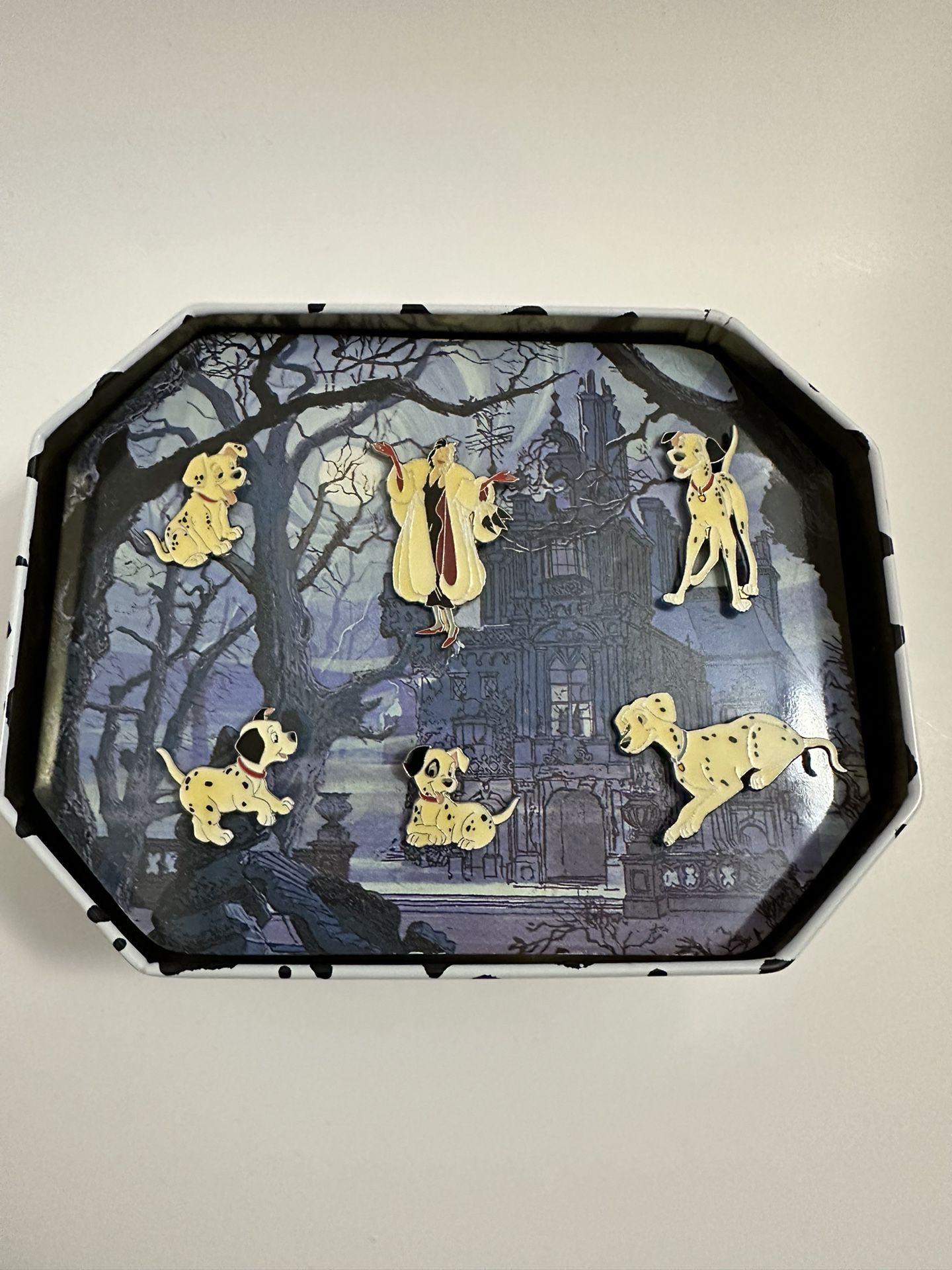 Disney 101 Dalmatians Commemorative Pin Set in Tin Box - New