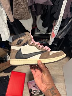 Jordan 1 Travis Scott