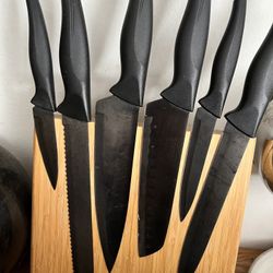 Set Of Knives + Magnetic Knife Block + Honing Stone