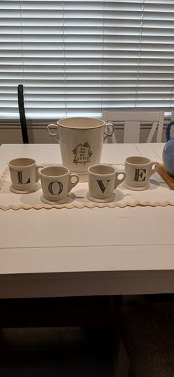 Beautiful Vintage Set. Canister and 4 cups, the pitcher does not do it https://offerup.com/redirect/?o=SnVzdGljZS5JdA== is a beautiful piece