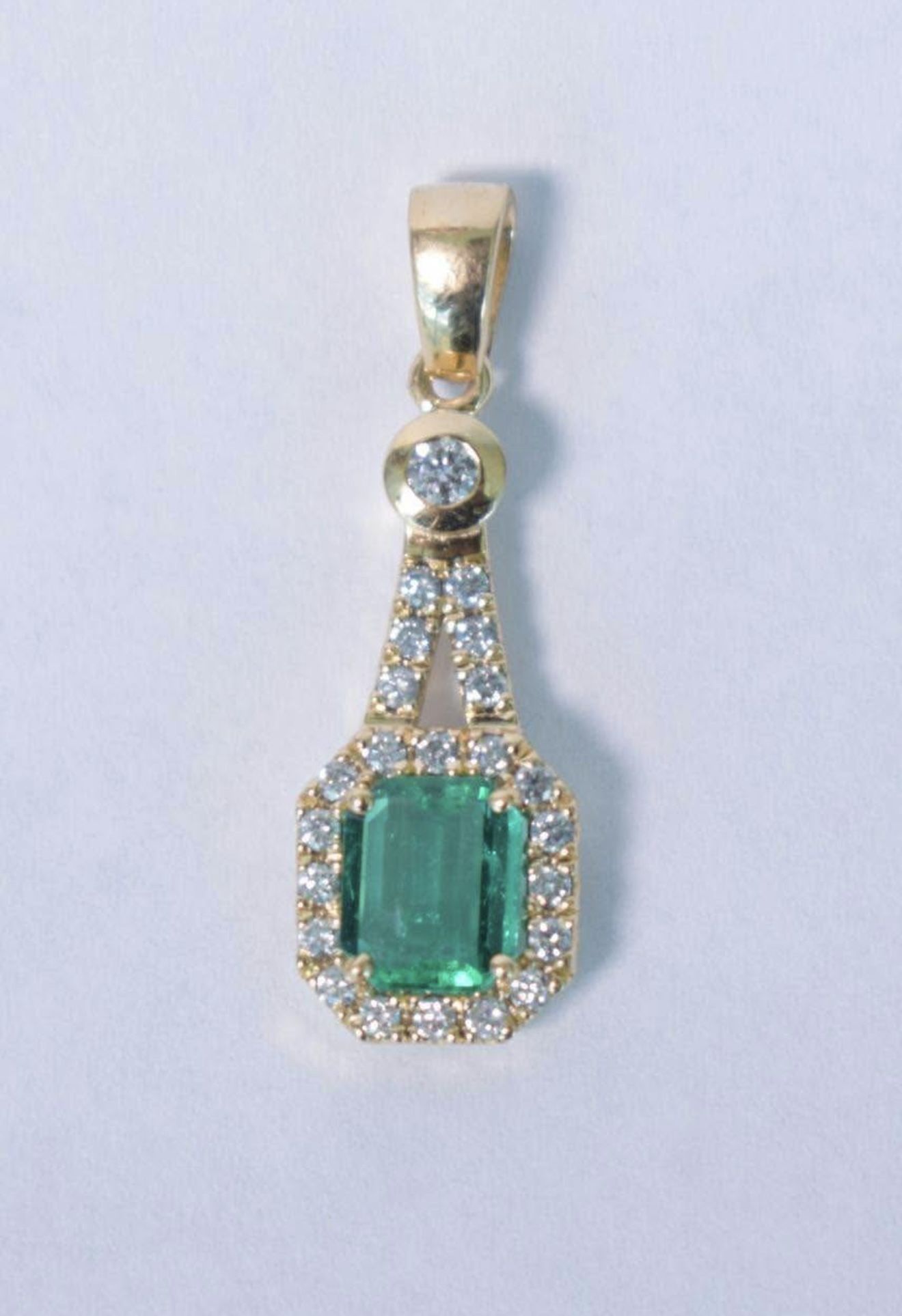 Emerald Elegance Pendant - 18K Gold with Diamonds - GIA Certified