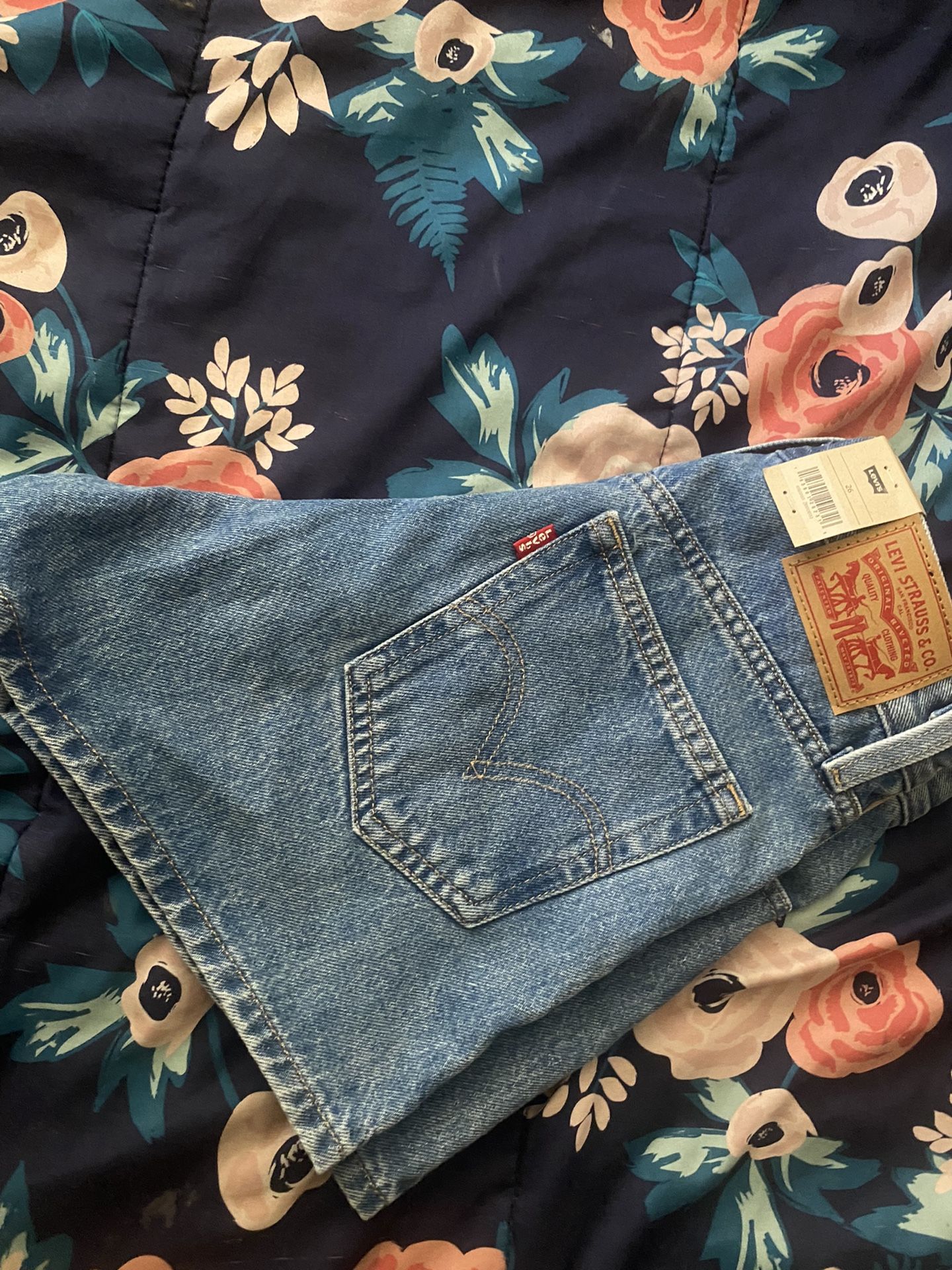 Levi High Waisted Mom Shorts