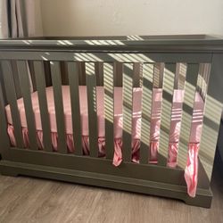 Baby Crib And Chest Of Drawers Set