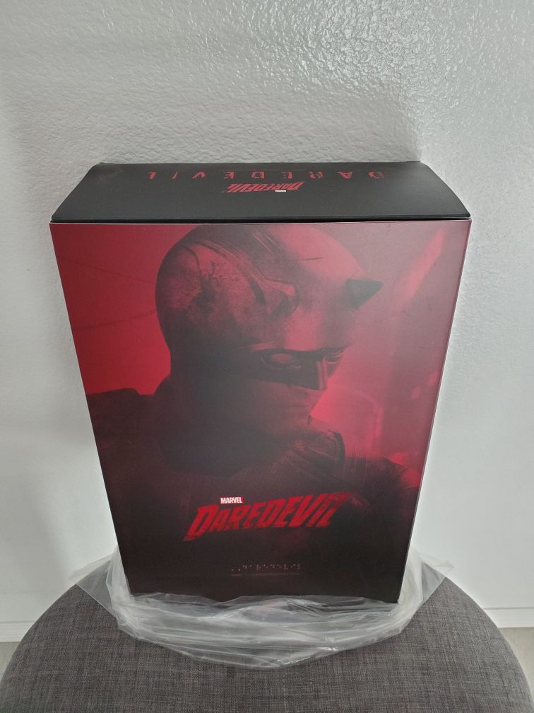 Hot Toys Daredevil 1/6 Action Figure TMS003 Sideshow Collectible