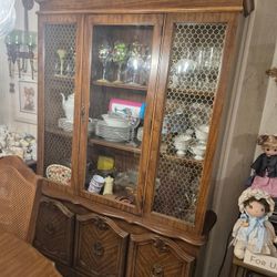 BROYHILL DINING ROOM SET