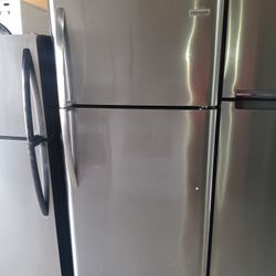 Frigidaire Refrigerator Stainless Steel Works Good 👍