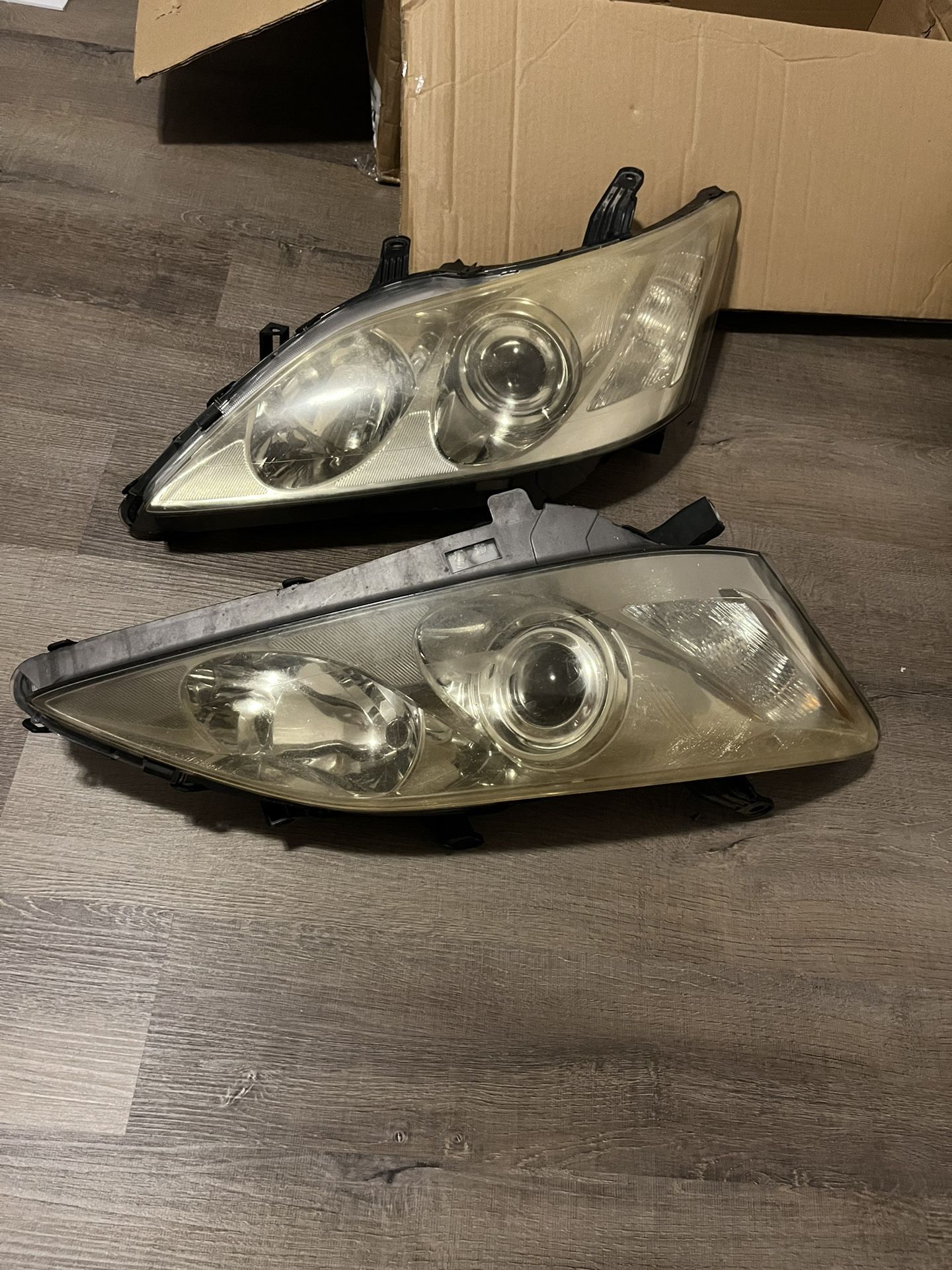 π₯ OEM Lexus ES350 Headlights (2009) β Excellent Condition β $120 π₯
