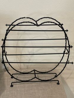 Black Metal Heart-Shaped Bengal or Bracelet Holder