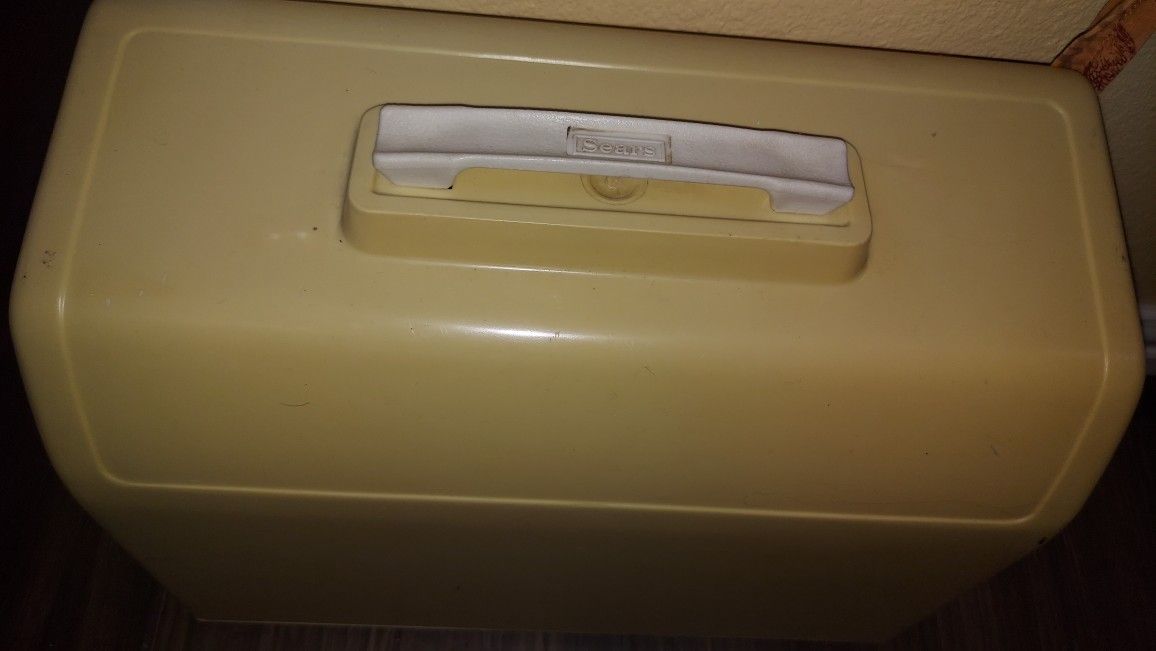 1978 Kenmore Sewing Machine Model Number 1525 for Sale in Dw Gdns, TX