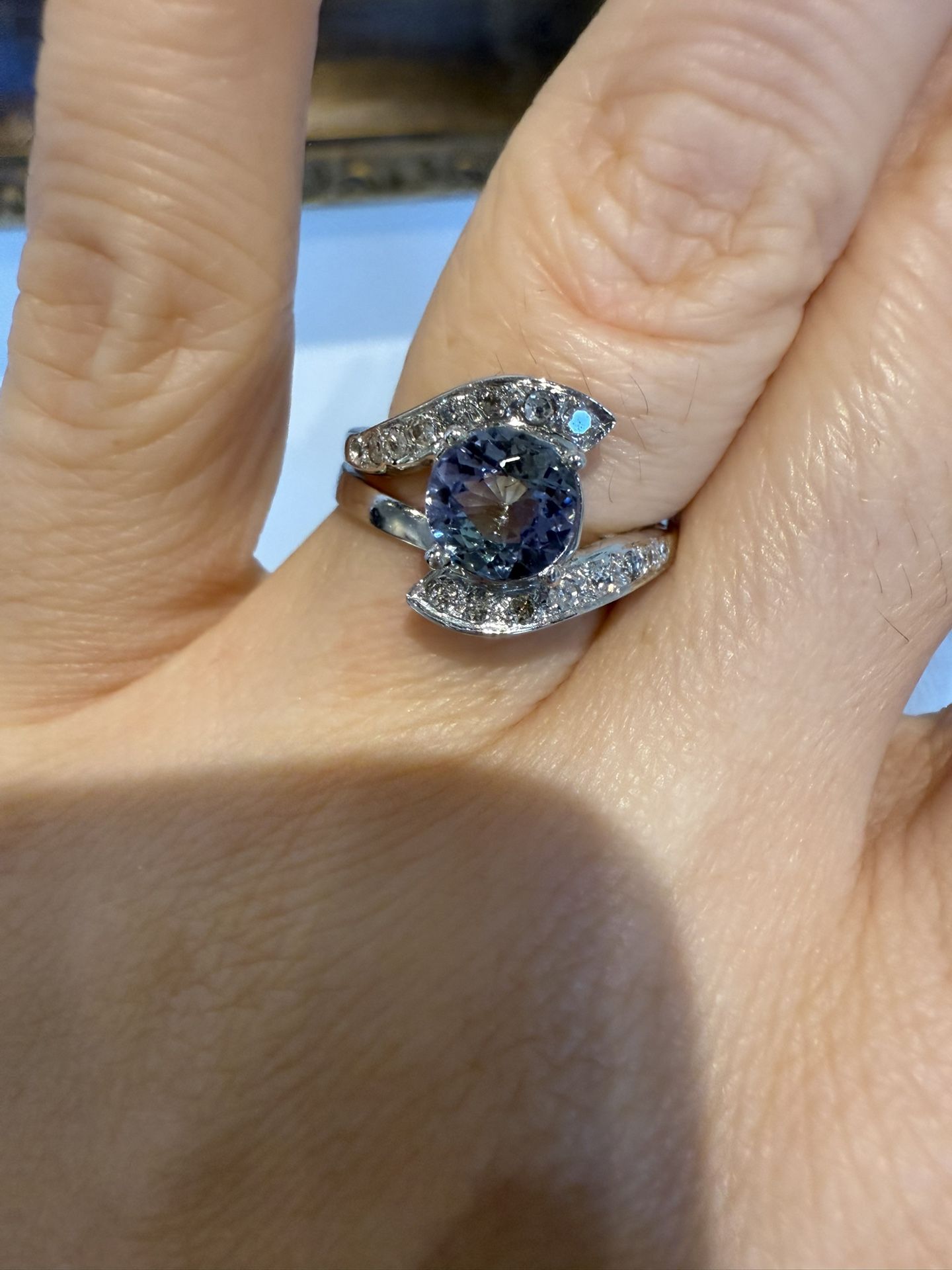14K White Gold Beautiful Alexandrite And Natural Diamonds Ring 