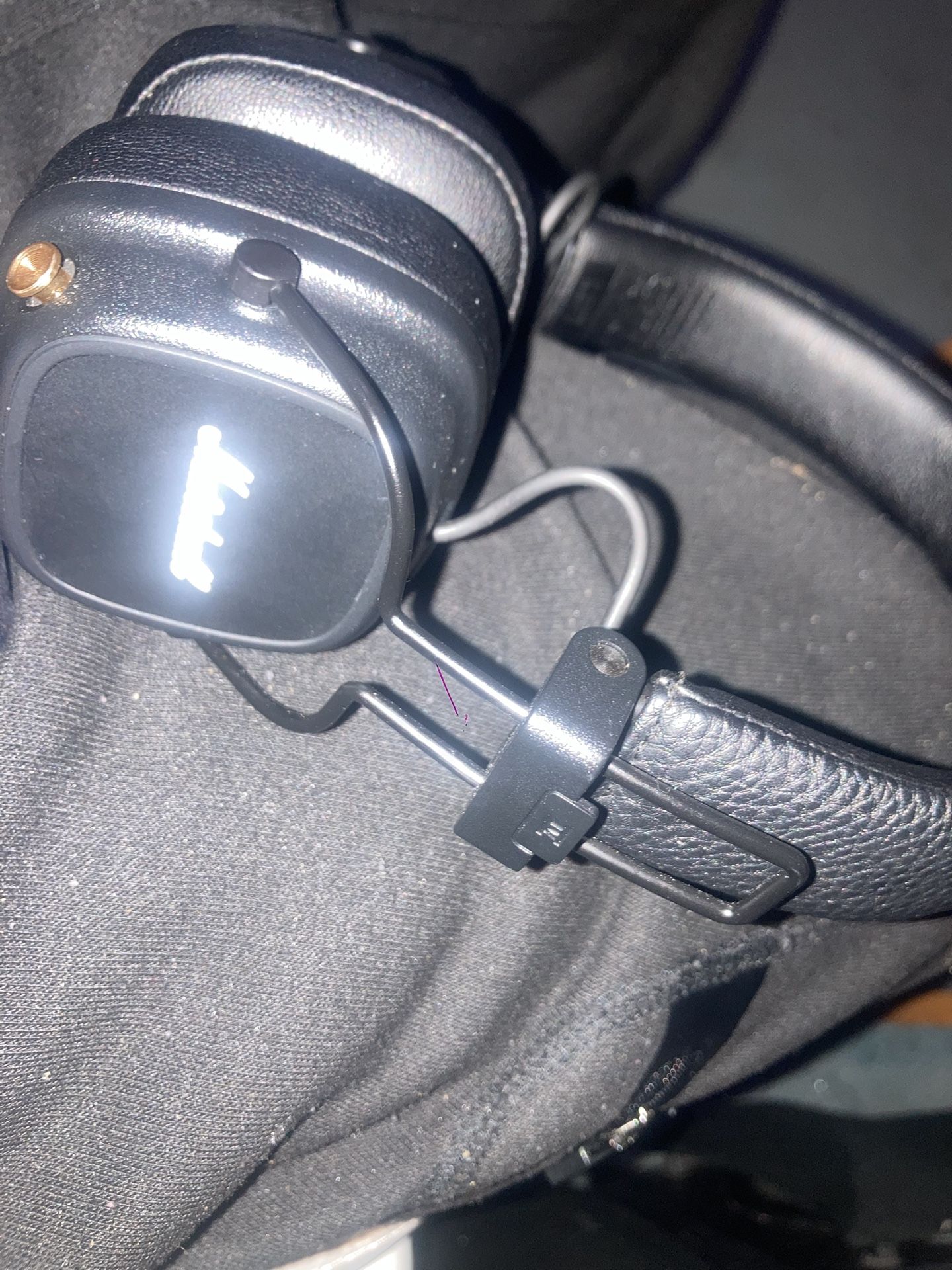 Marshall VI headphones