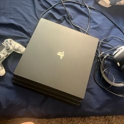 Ps4, headset and controller 