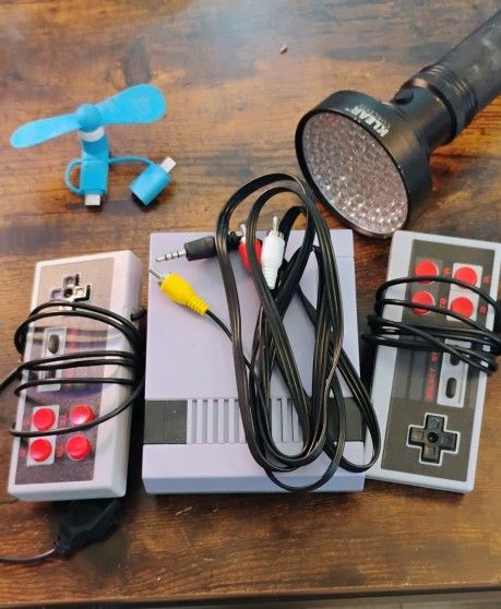 Nintendo ,Mini Fan And UV Flashlight