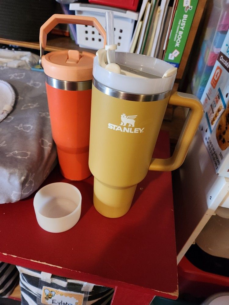 2 Stanleys And Extras