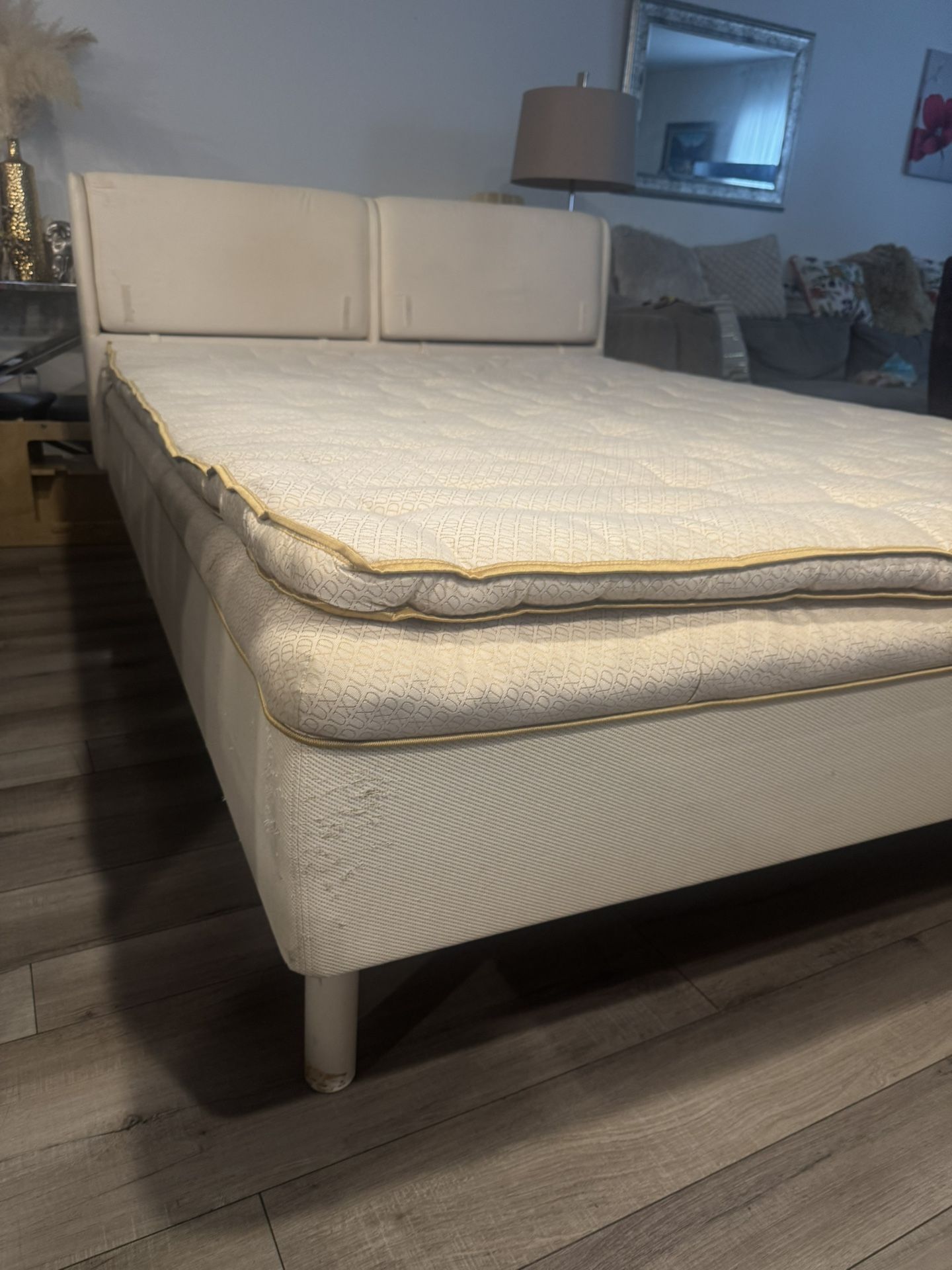Queen Dux Bed (retails 6k)