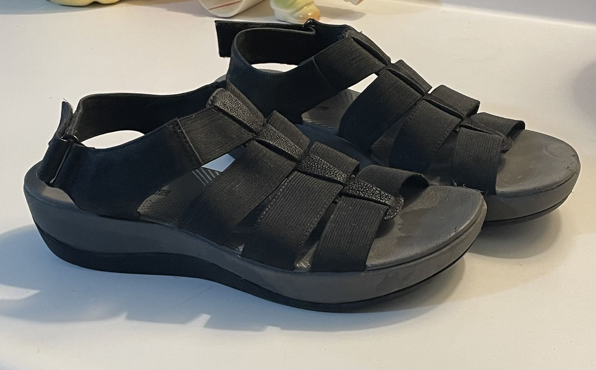 Clarks Women's Cloudsteppers Arla Shaylie Sandals black sz. 7.5
