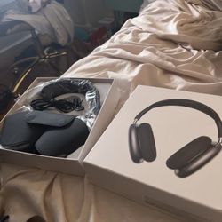AirPod Maxes 