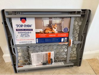 New, Expandable plastic pet gate