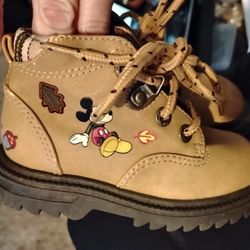 Toddler Mickey winter Boots Brand New Size 6