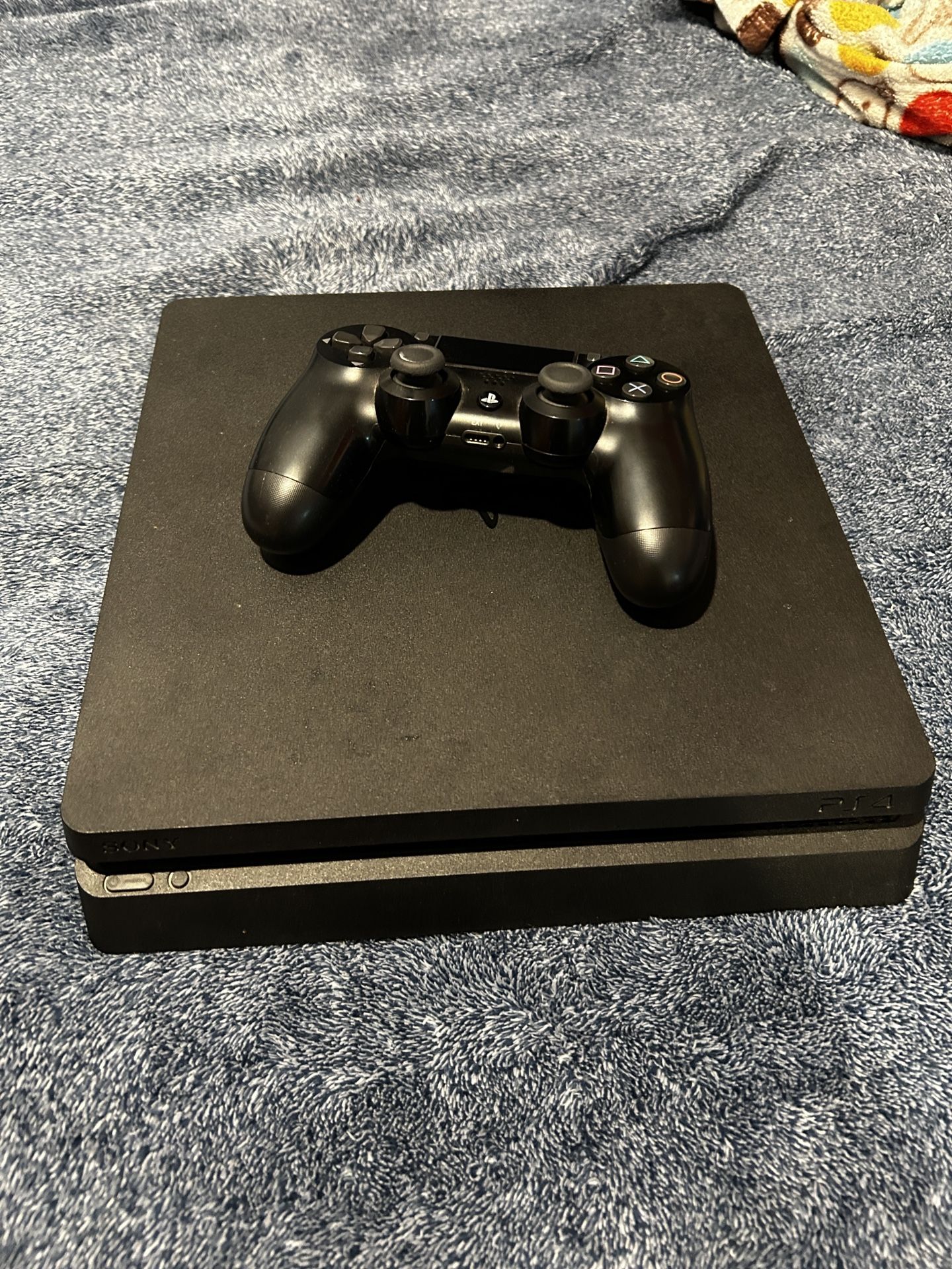 PS4 Slim With Controller