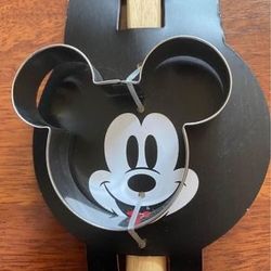 New Disney Mickey Mouse Silicone Spatula & Cookie Cutter Set