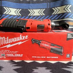 Milwaukee M12
Reatchet 3/8
(TOOL ONLY)